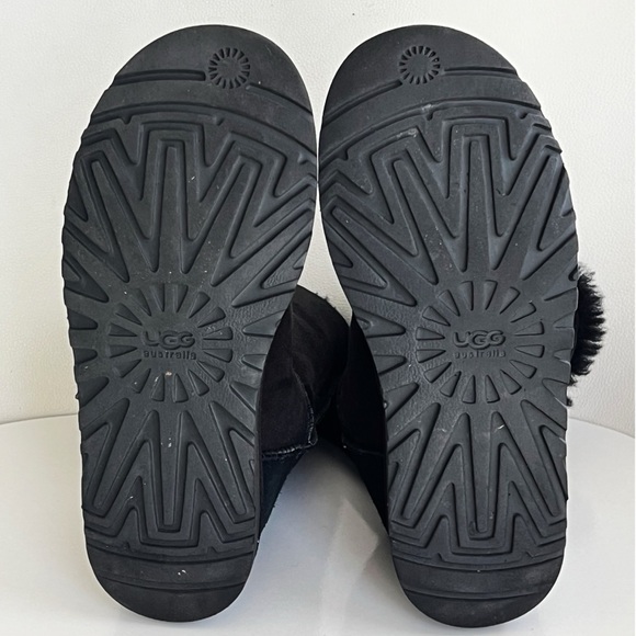 UGG Black Bailey Women's Short Button Boots Size 6 - Picture 13 of 15